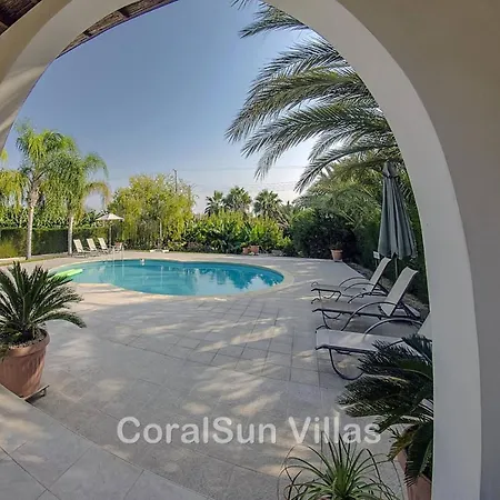 Villa Amazing Pool, Complete Privacy, Amenities And Nearby Peyia