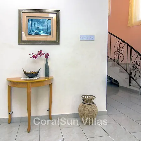 Amazing Pool, Complete Privacy, Amenities And Nearby Peyia