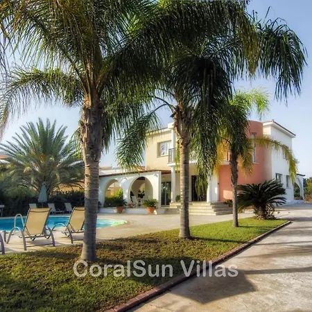 Villa Amazing Pool, Complete Privacy, Amenities And Beach Nearby Peyia