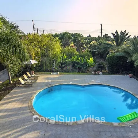 Villa Amazing Pool, Complete Privacy, Amenities And Nearby Peyia
