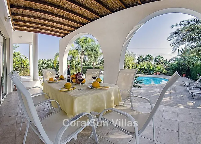 Amazing Pool, Complete Privacy, Amenities And Nearby Villa