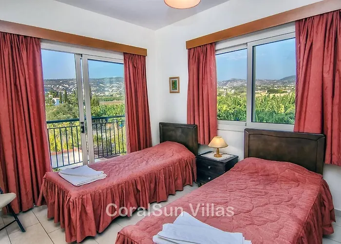 Amazing Pool, Complete Privacy, Amenities And Nearby Villa