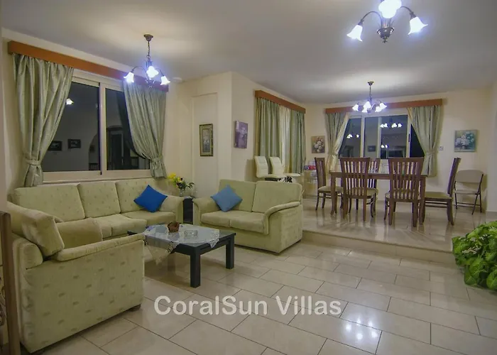 Amazing Pool, Complete Privacy, Amenities And Nearby Villa *