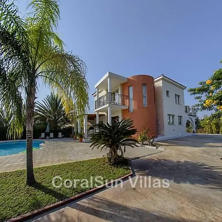 Amazing Pool, Complete Privacy, Amenities And Nearby Villa