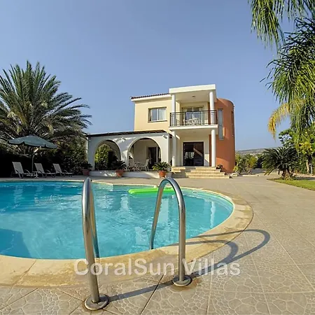 Villa Amazing Pool, Complete Privacy, Amenities And Nearby Peyia