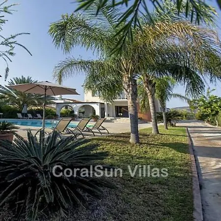 Villa Amazing Pool, Complete Privacy, Amenities And Nearby Peyia