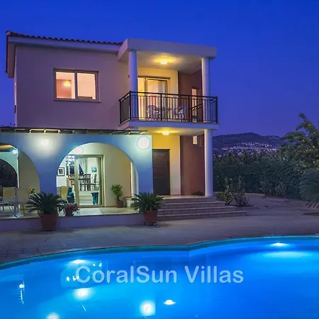 Amazing Pool, Privacy, Amenities Nearby