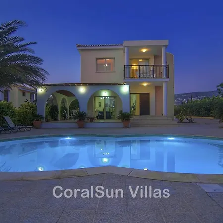 Amazing Pool, Privacy, Amenities Nearby