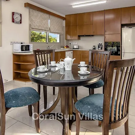 Amazing Pool, Complete Privacy, Amenities And Nearby Peyia