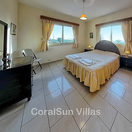 Amazing Pool, Privacy, Amenities Nearby