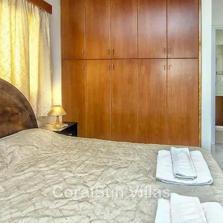 Amazing Pool, Privacy, Amenities Nearby