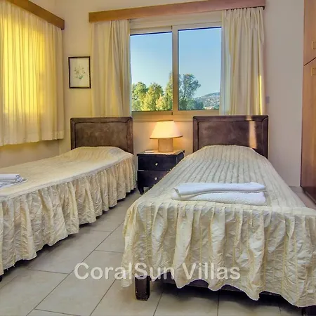 Villa Amazing Pool, Privacy, Amenities Nearby
