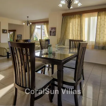 Amazing Pool, Complete Privacy, Amenities And Nearby Peyia