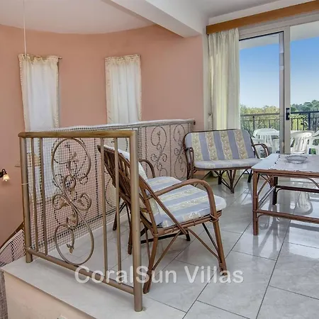 Amazing Pool, Complete Privacy, Amenities And Nearby Peyia