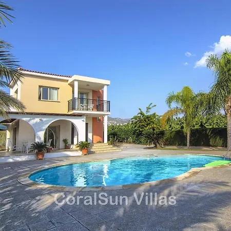 Amazing Pool, Privacy, Amenities Nearby