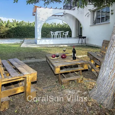 Villa Amazing Pool, Complete Privacy, Amenities And Nearby Peyia