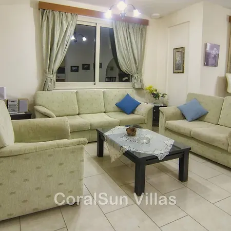 Amazing Pool, Complete Privacy, Amenities And Nearby * Peyia