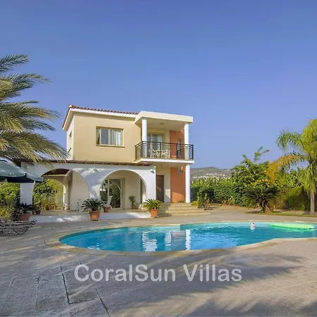 Amazing Pool, Privacy, Amenities Nearby Peyia