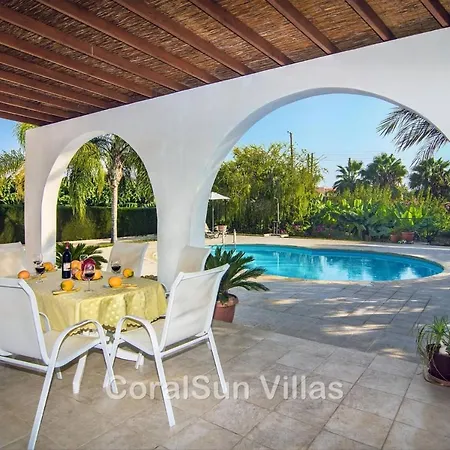 Villa Amazing Pool, Privacy, Amenities Nearby *