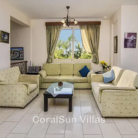 Villa Amazing Pool, Privacy, Amenities Nearby *