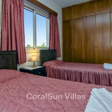 Villa Amazing Pool, Complete Privacy, Amenities And Nearby Peyia