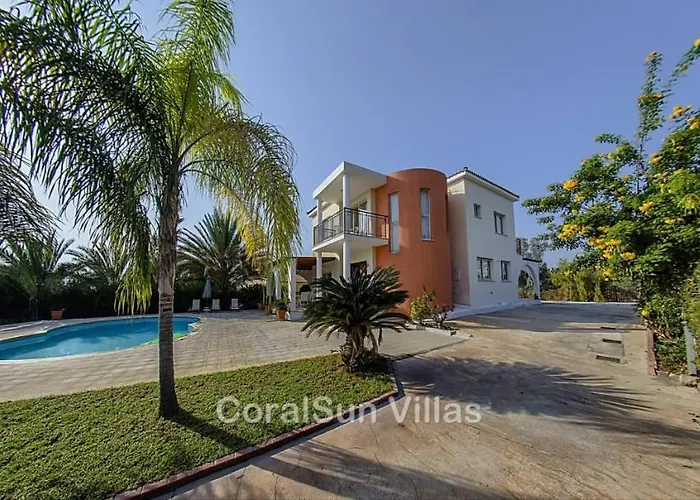 Amazing Pool, Complete Privacy, Amenities And Nearby Vila