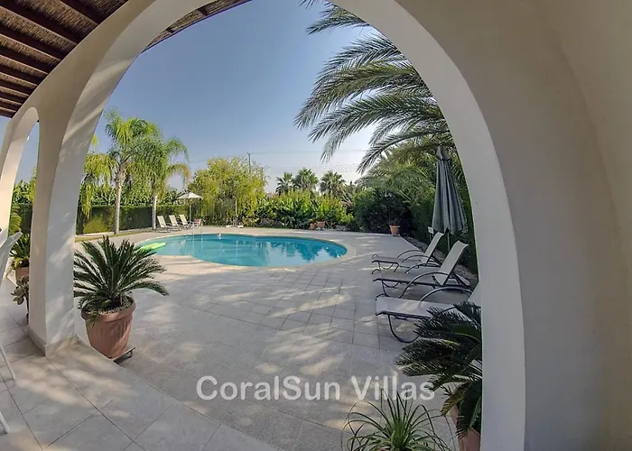 Vila Amazing Pool, Complete Privacy, Amenities And Nearby Pegeia