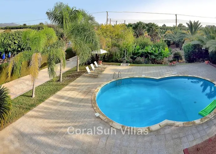 Amazing Pool, Complete Privacy, Amenities And Nearby Vila *