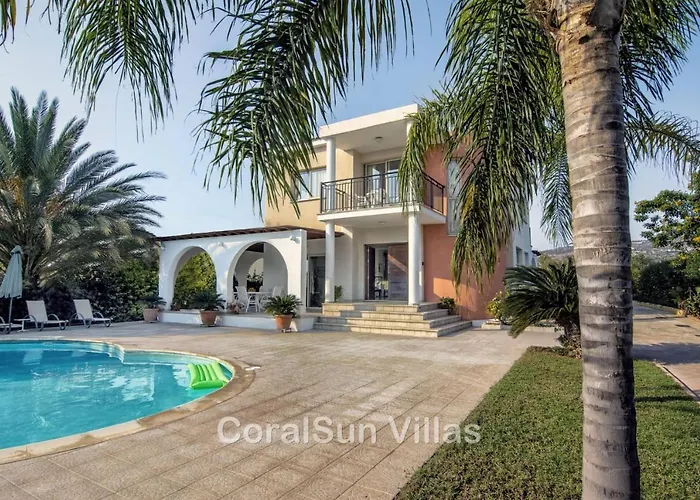 Amazing Pool, Complete Privacy, Amenities And Nearby Vila
