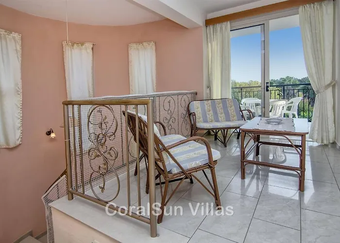 Amazing Pool, Complete Privacy, Amenities And Nearby Pegeia